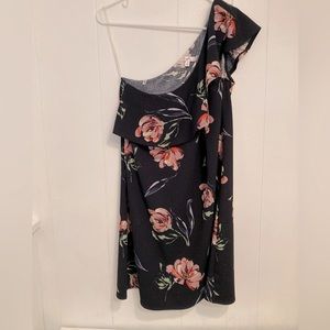 One- shoulder dress